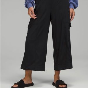 Lululemon Metropolis maven high rise size 4 black Great condition just steam